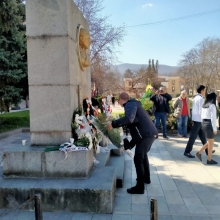 Поднасяне на цветя